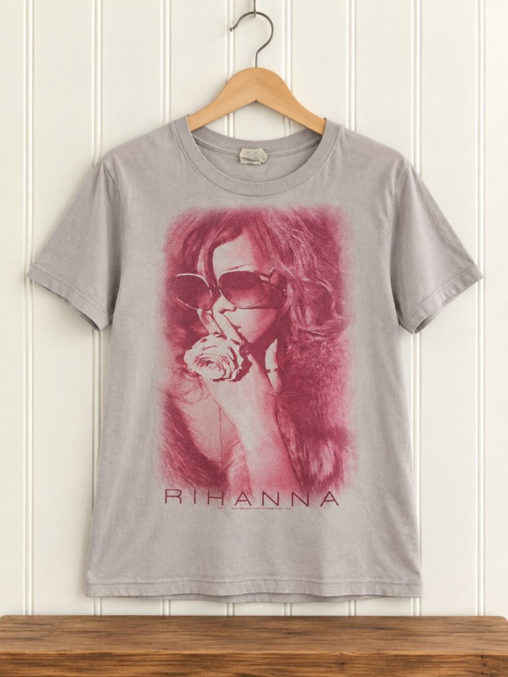 Rihanna Loud Tour 2011 Concert T-Shirt Women’s M Gray Pink Bravado Official